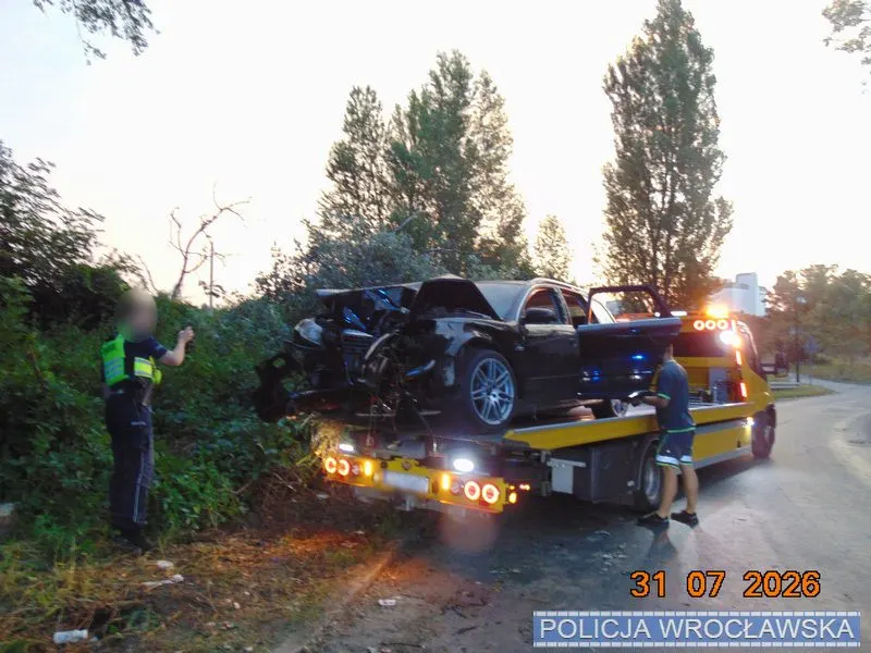 У Польщі Audi з сімома п'яними українцями врізалась у дерево: водія заарештували