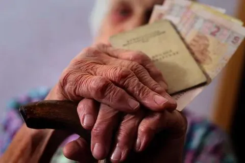 Шахраї обіцяють пенсіонерам додаткові виплати: як вберегтися