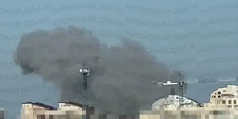 У Дніпровському районі Києва дрон влучив у 9-поверхівку