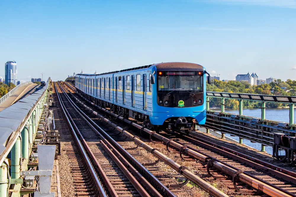 Рух мостом Метро у Києві частково обмежать з 7 по 10 серпня