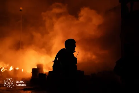 У Києві після нічної атаки пошкоджено понад 50 об’єктів