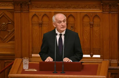 Угорщина обрала нового президента: ним став екссуддя Андраш Бака