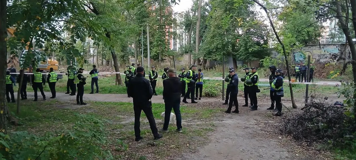 На Теремках відновили будівництво резервної тепломережі: тривають протести