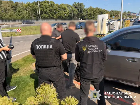 На Київщині затримали завідувача кафедри, який нібито брав $8000 за працевлаштув