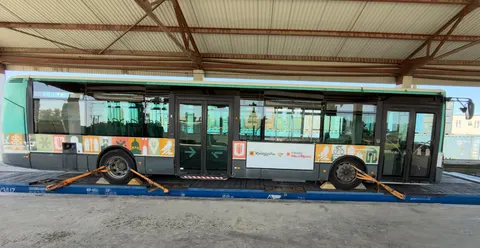 Київщина передала Одесі ще три дизельні автобуси для перевезень
