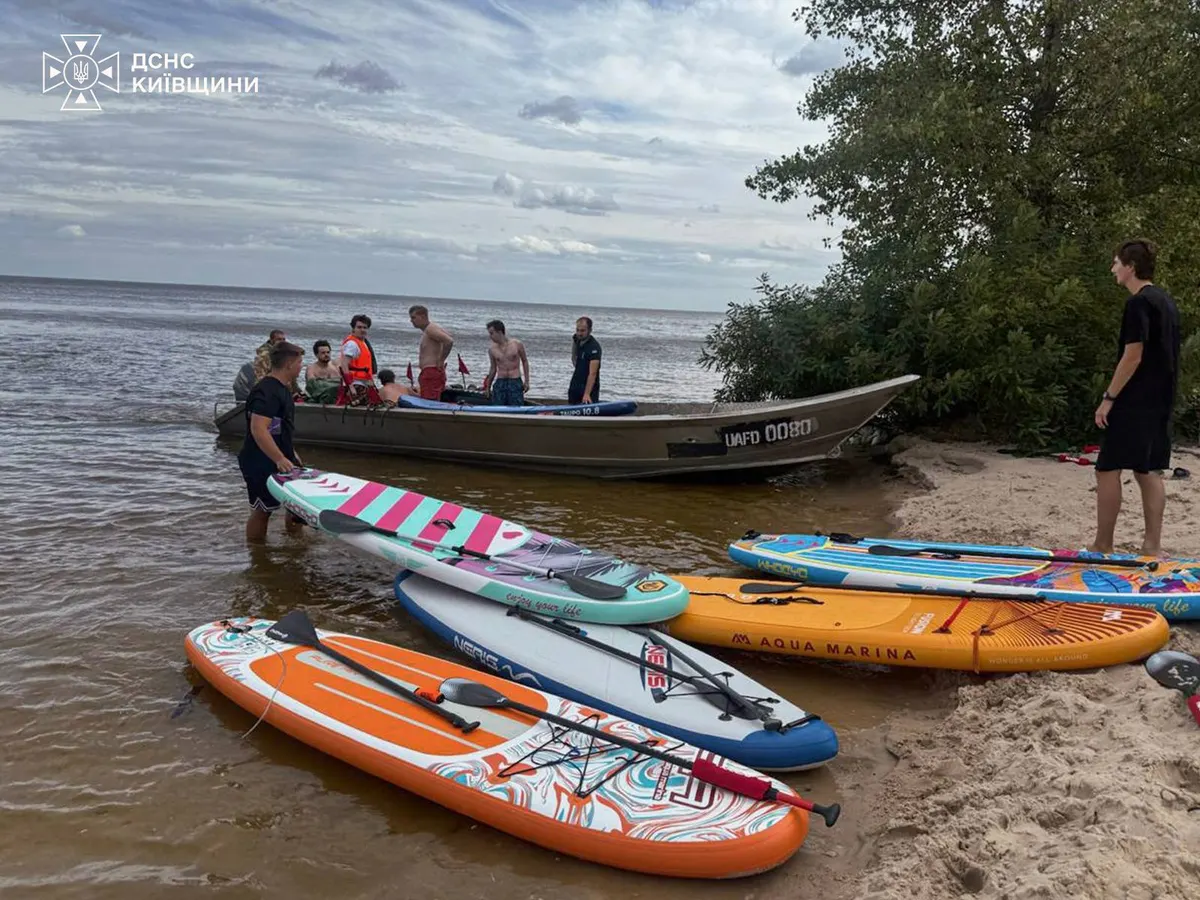 На Київському морі вітер відніс від берега 21 людину на SUP-дошках