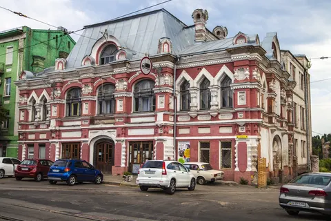 Київська Мала опера: 40 років без ремонту та нові руйнування від обстрілів