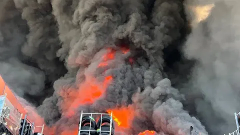 Повторна атака на Київщині: горять склади, є руйнування