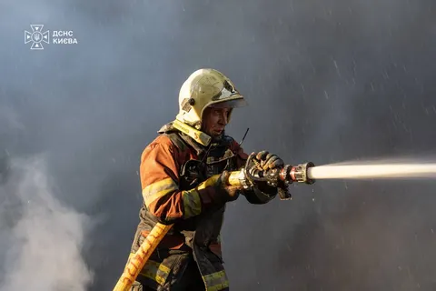 Атаки РФ: 15 загиблих, пошкоджені ТЕС, лікарні та ринок під Одесою