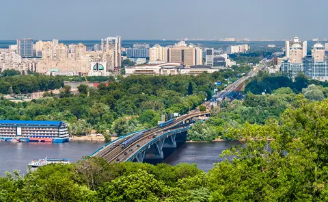 Міст Метро у Києві частково перекриють на вихідні