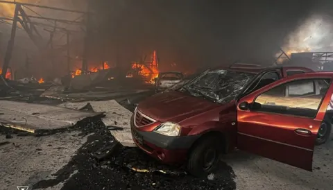 На Київщині рятувальники ліквідовують пожежі на складах після атак РФ