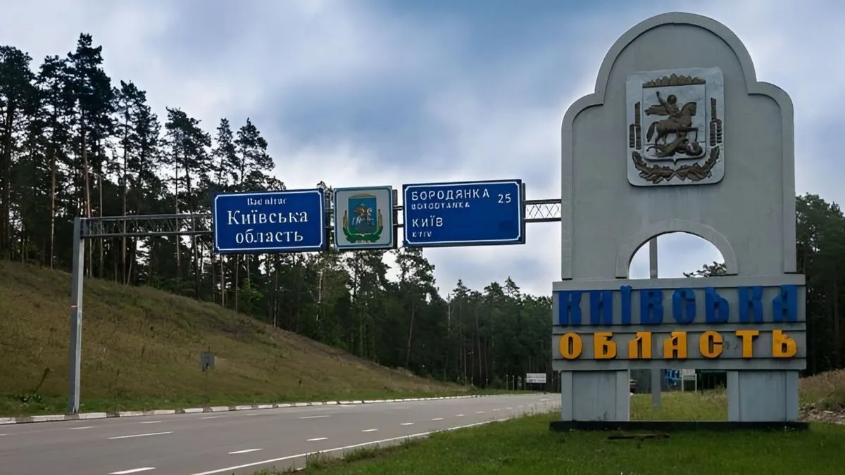 На Київщині через атаку пошкоджено житло, авто та об'єкт Укрзалізниці