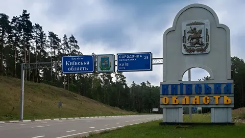На Київщині через атаку пошкоджено житло, авто та об'єкт Укрзалізниці