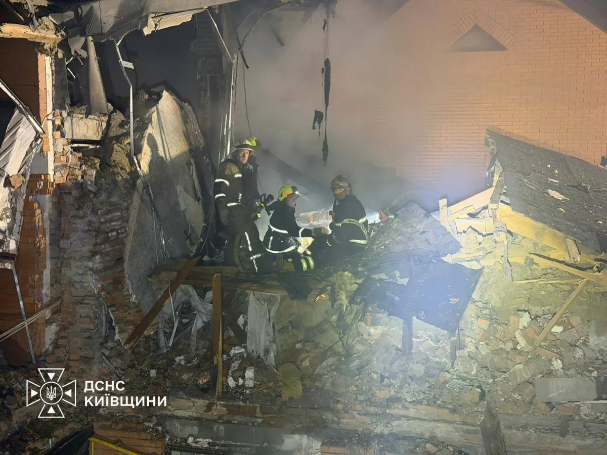 Атака на Київщину 2 вересня: двоє поранених, у Вишневому зруйновані таунхауси