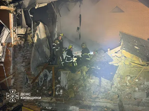 Атака на Київщину 2 вересня: двоє поранених, у Вишневому зруйновані таунхауси