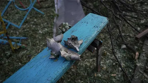 На Київщині троє постраждалих через нічну атаку, горіли склади