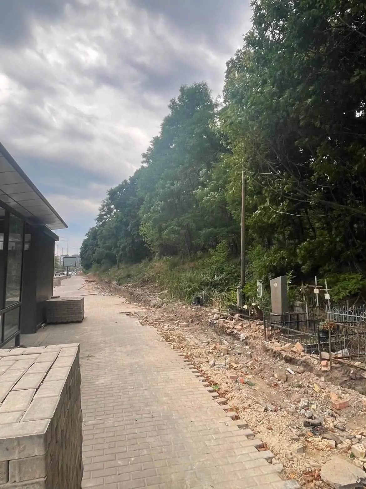 У Києві демонтували історичну огорожу Байкового кладовища