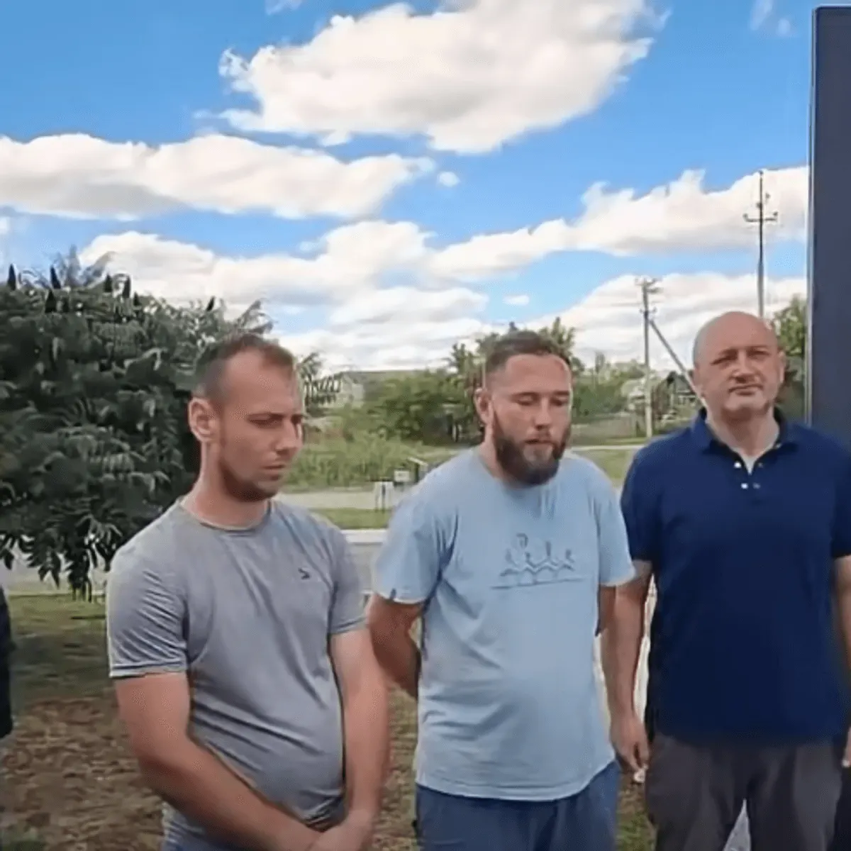 У Гостомелі з меморіалу оборонцям аеропорту зникли шеврони бійців