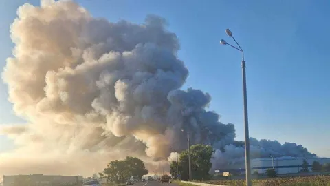 У Бориспільському районі горів великий склад з ліками «Біокон»