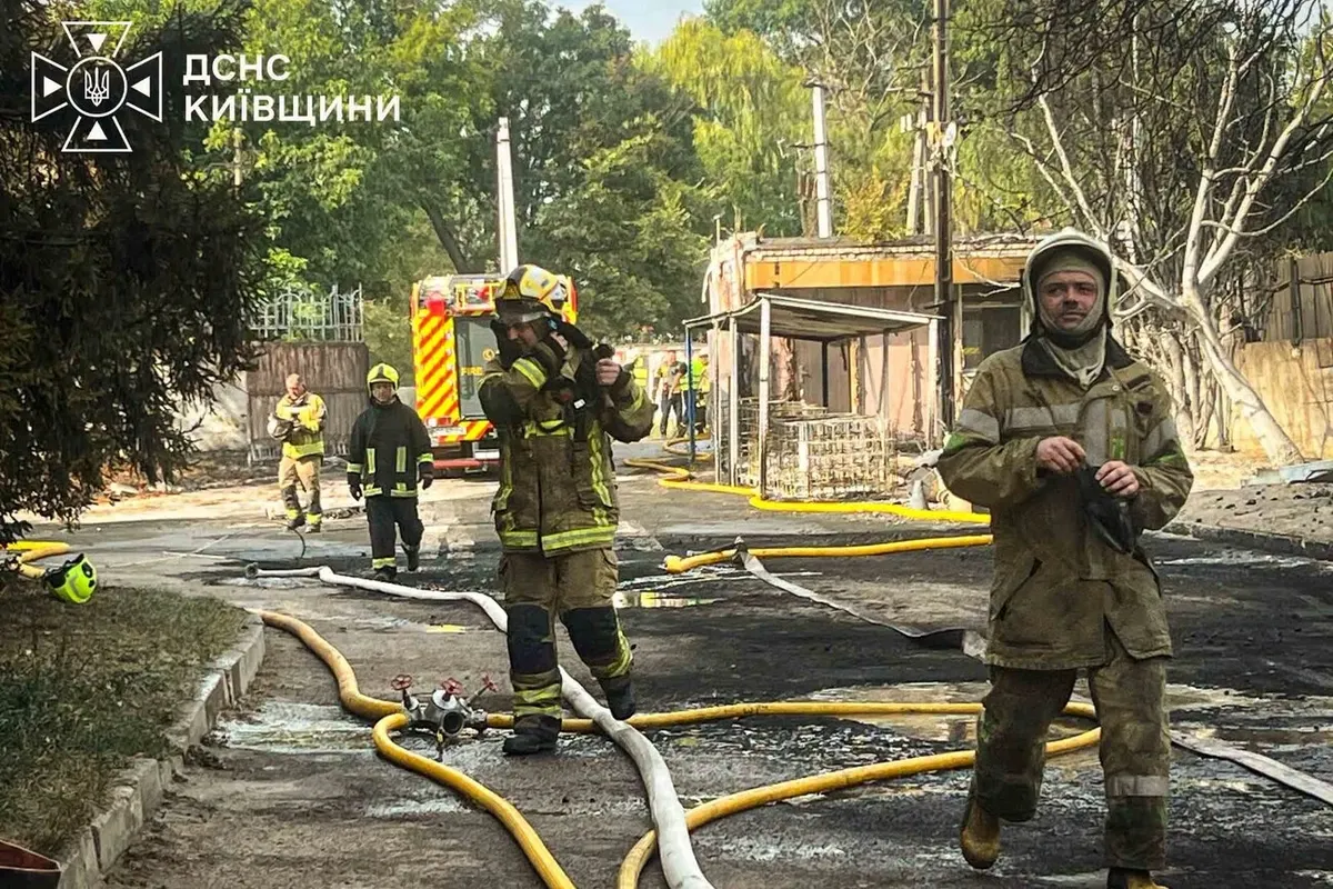 На Київщині ліквідували чотири пожежі після обстрілу: подробиці
