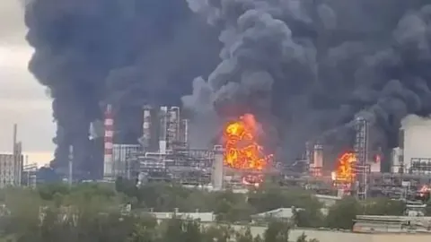Удари Сил оборони скоротили видобуток нафти в РФ майже на мільйон барелів