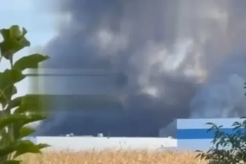 Атака на Бориспільщину: пошкоджені склади, є постраждалі