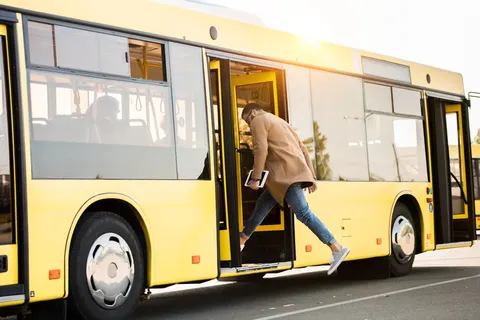 На лівому березі Києва частина автобусів курсує за зміненими маршрутами