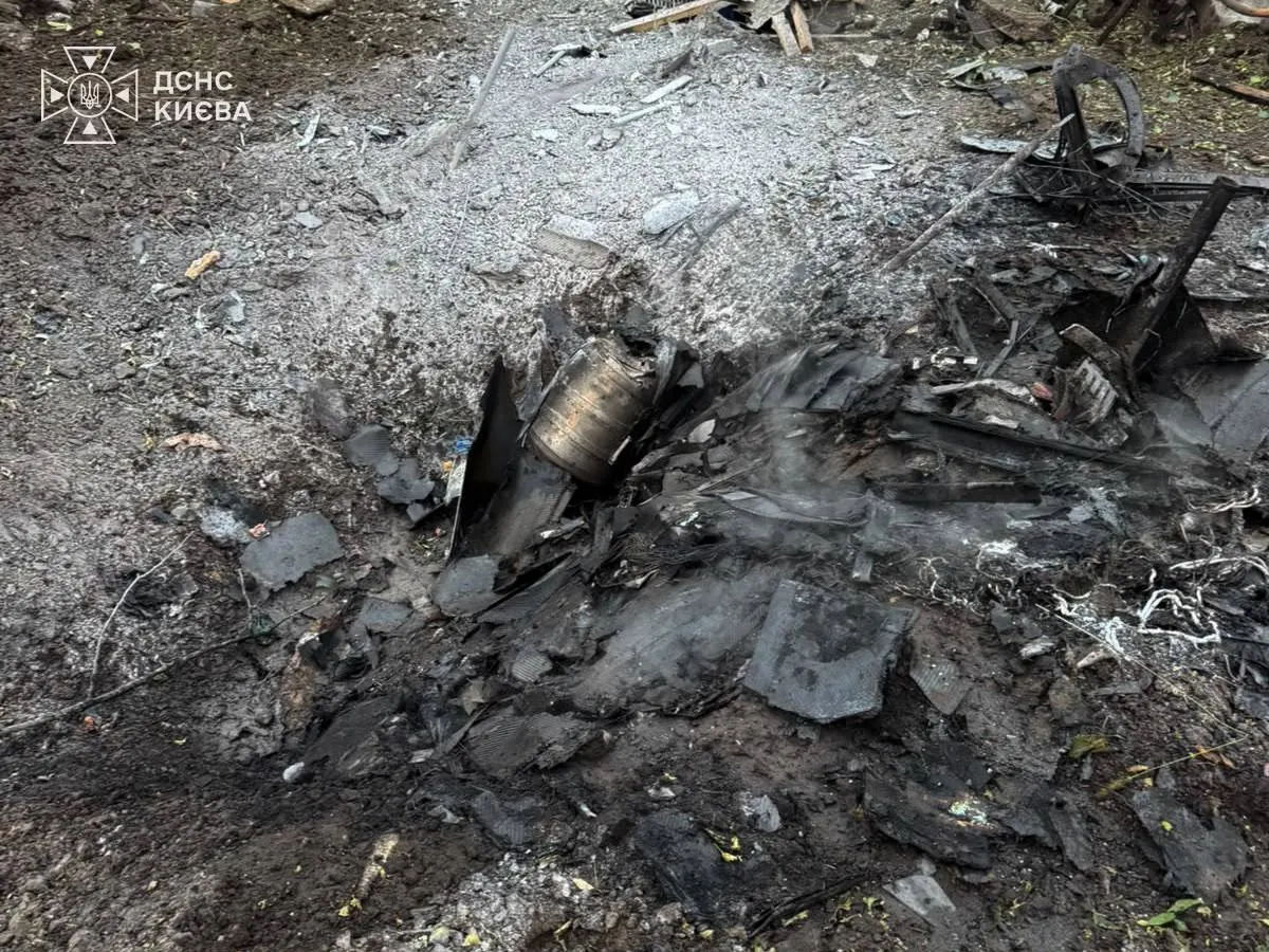 Атака дронів на Київ: у Дніпровському районі безпілотник влучив у приватний будинок