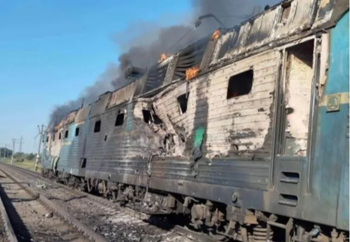На Херсонщині дрони атакували потяг: є постраждалі та затримки