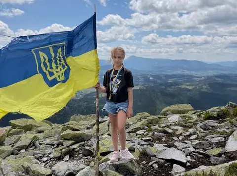 Дев'ятирічна киянка Евеліна Саркісян підкорила всі шість двотисячників Карпат