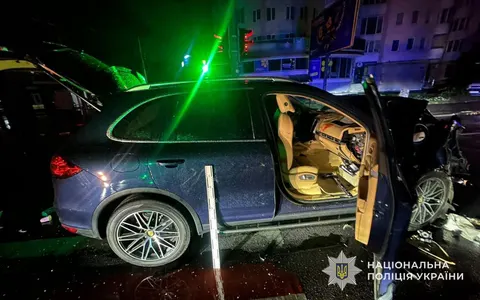 У Тернополі п'яний водій Porsche Cayenne спричинив ДТП з маршруткою: постраждали