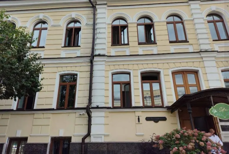 Удар по центру Києва: пошкоджено будівлю поруч із Софією Київською