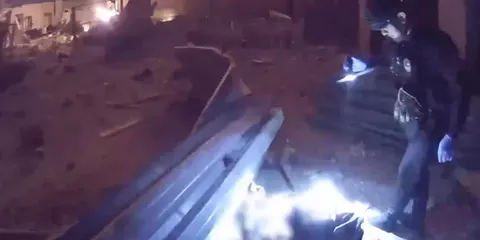 У Києві поліцейські врятували охоронця з-під завалів складу після атаки РФ