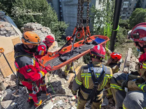 Рятувальні роботи у Львові: 1 загиблий, 30 постраждалих, 7 у лікарнях