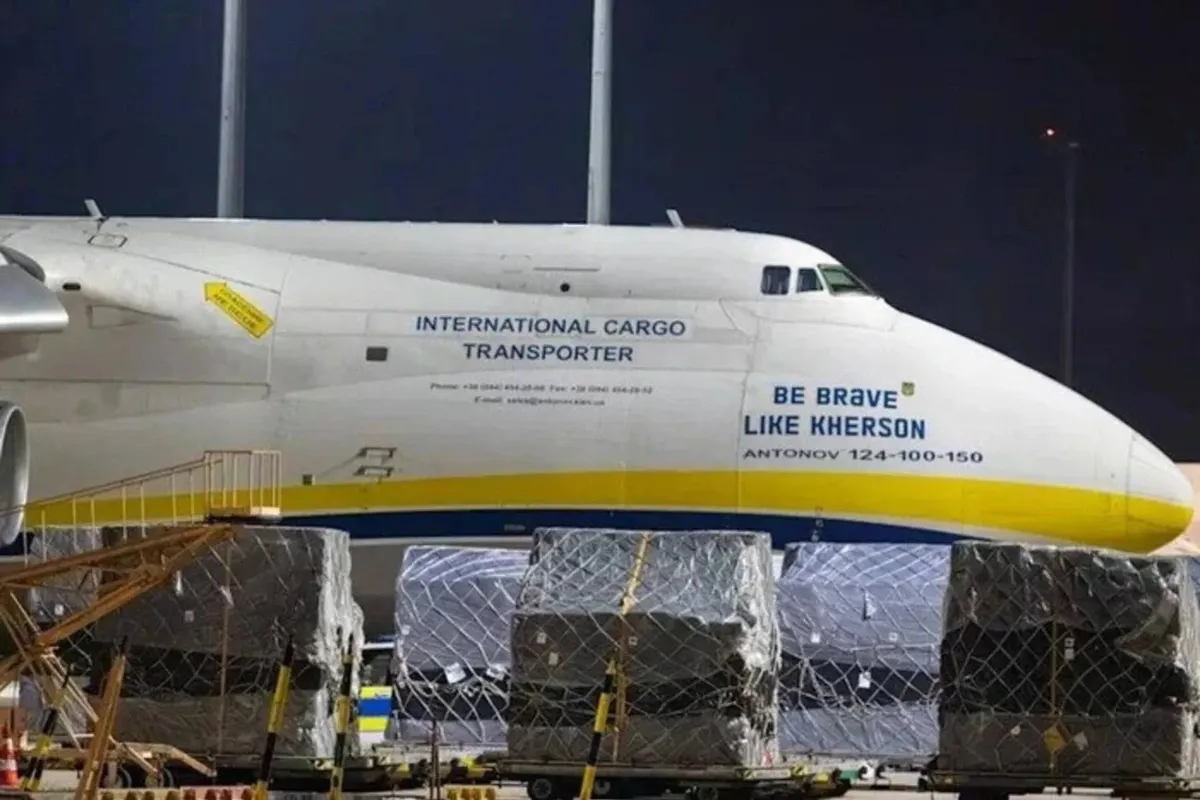 Дрон із вибухівкою влучив у крило українського Ан-124 у Німеччині