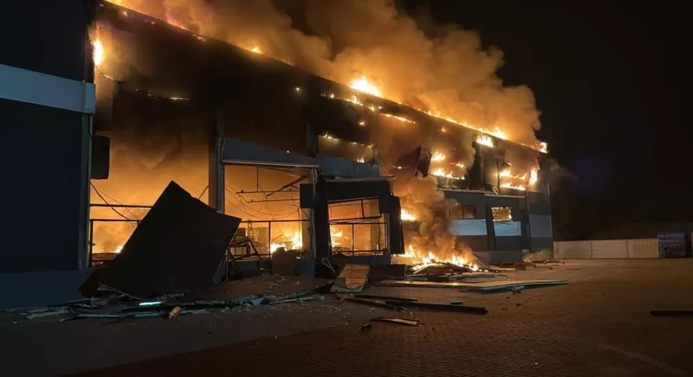 Нічний удар по складах у Софіївській Борщагівці: виникла пожежа