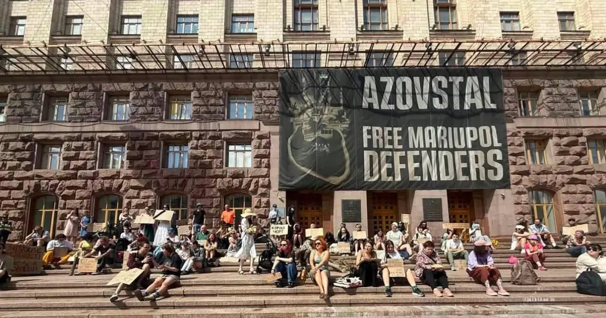 Під КМДА кияни протестують проти вирубки дерев на Теремках