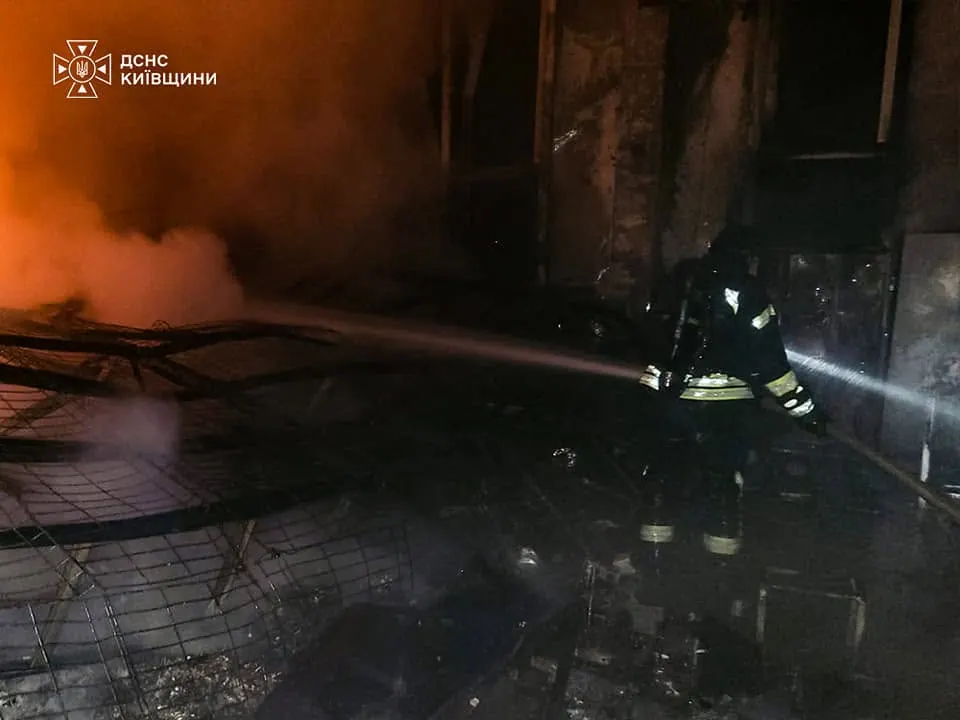 На Київщині через атаку дронів пошкоджено 34 об'єкти, троє людей поранені