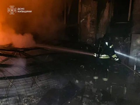 На Київщині через атаку дронів пошкоджено 34 об'єкти, троє людей поранені