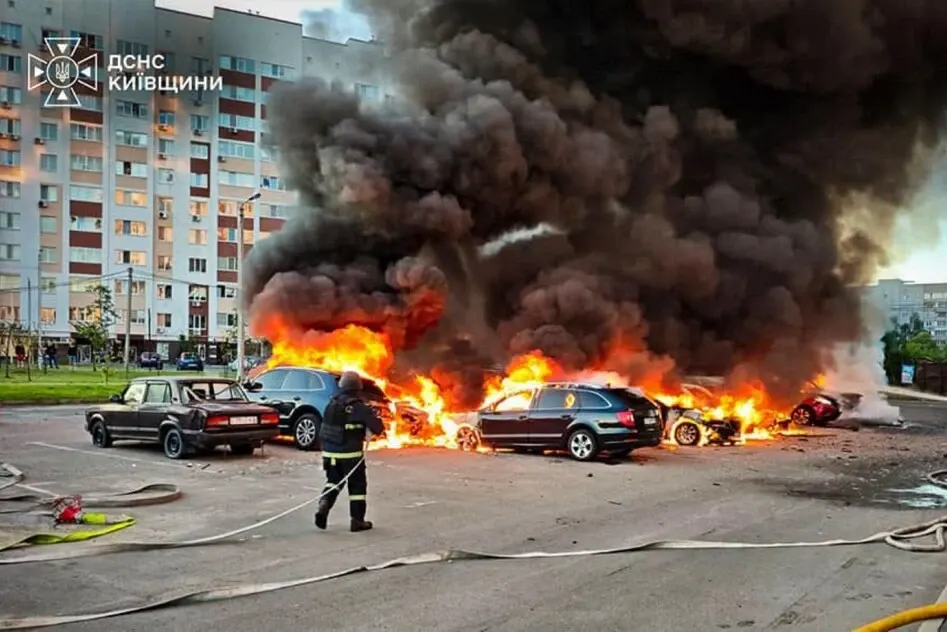 На Київщині рятувальники ліквідовують наслідки нічної атаки дронів