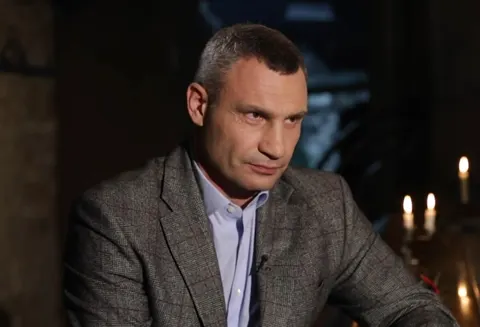 Кличко до Дня Незалежності підтягнувся 55 разів — відео
