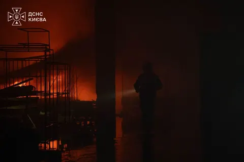 Нічна атака на Київ: постраждали троє людей, у чотирьох районах гасили пожежі