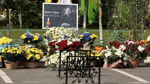У Дмитрівці попрощалися з головою громади Тарасом Дідичем, який загинув під час 