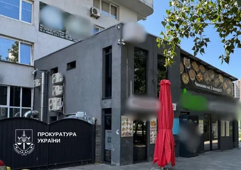 На Позняках підприємець незаконно збудував прибудову до бізнес-центру