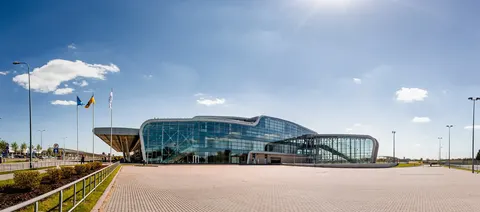 Бориспіль і Львів: який аеропорт першим відкриє небо для цивільних рейсів