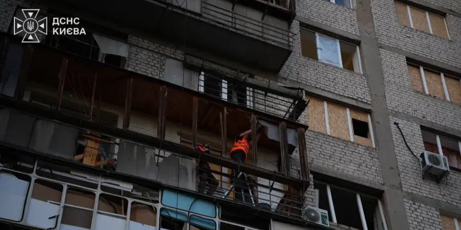 У Борисполі та Києві завершили аварійні роботи після атаки РФ: врятовано 12 людей