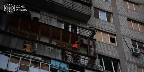 У Борисполі та Києві завершили аварійні роботи після атаки РФ: врятовано 12 люде