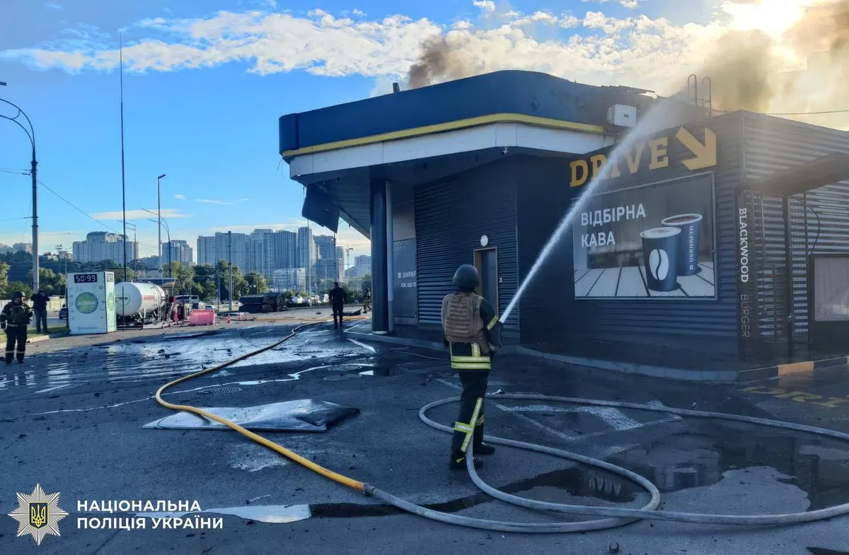 Атака дронів на Київ: пошкоджено ресторан McDonald's, АЗС і бізнес-центр