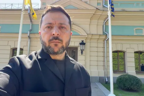 Зеленський про вибухи на Київщині: перше влучання було по складу боєприпасів