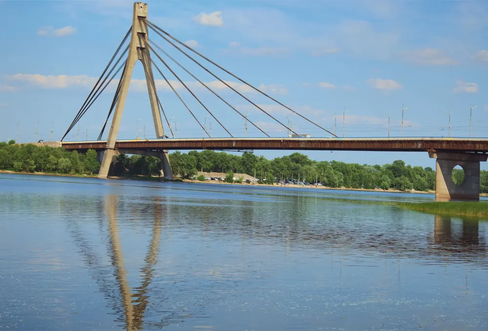 Рух Північним мостом та вулицею Левка Лукʼяненка обмежено